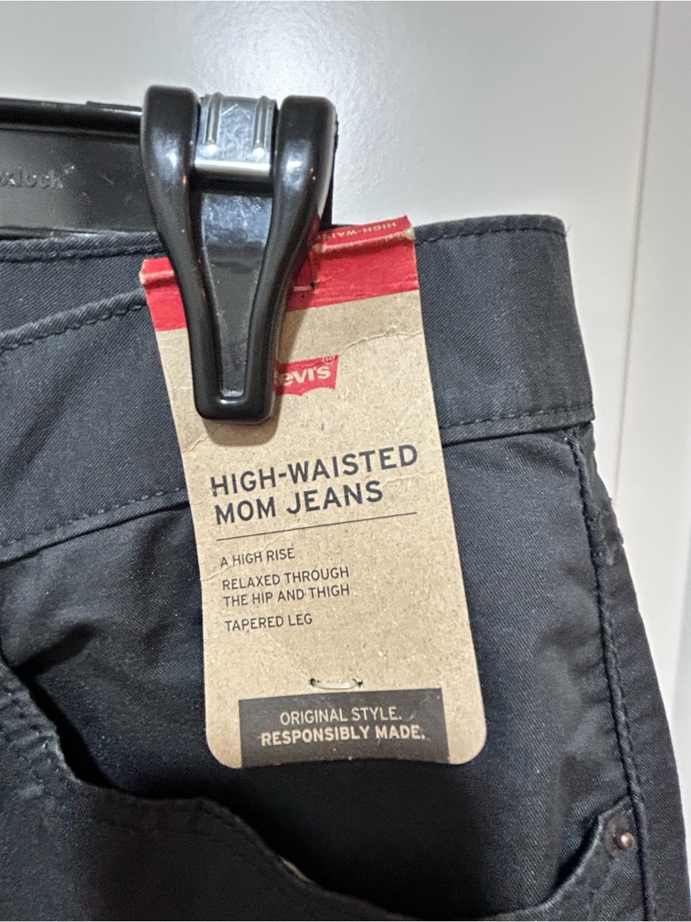 Levi’s NWT Women’s size 31x30 or 12 black high waisted momJeans 5 pockets - Picture 2 of 8